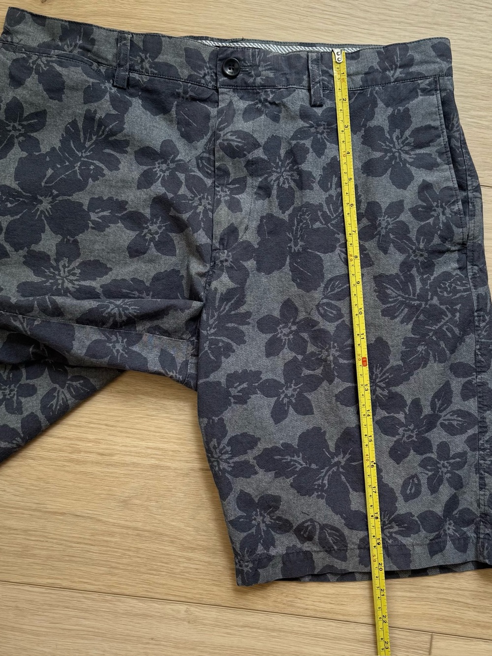 Banana Republic men’s size 34 gray navy tropical flower print chino style shorts - Picture 7 of 9